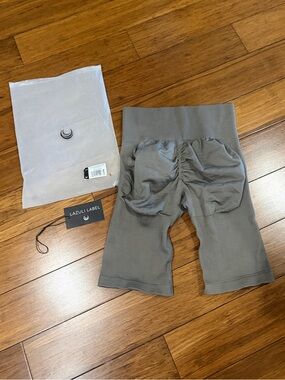LAZULI LABEL Taupe Brown Scrunch Seamless Ribbed Contour Biker Shorts XS